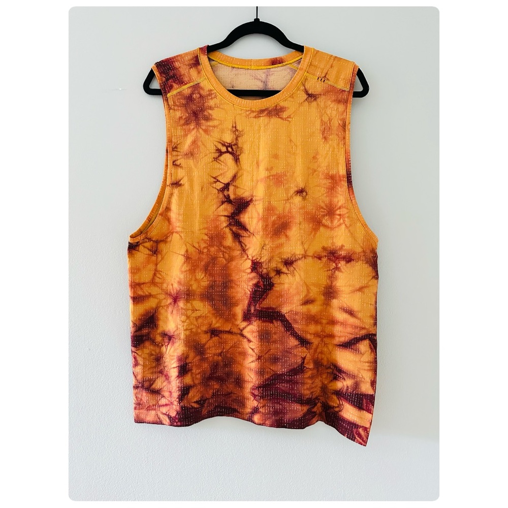 β
Lululemon Menβs Metal Vent Tech 2.0 Tie Dye Tank Top - Orange/Yellow β
- Picture 3 of 17